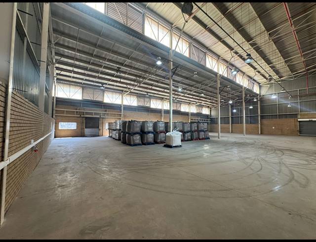 1,780M² WAREHOUSE TO LET IN HERMANSTAD